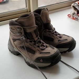 Hikimg boots for women
